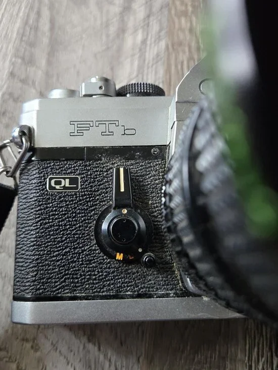 Canon FTb QL Silver 35mm SLR Film Camera Bundle FD 50mm F/1.8 SC Lens 2x-A Cases - Picture 2 of 16